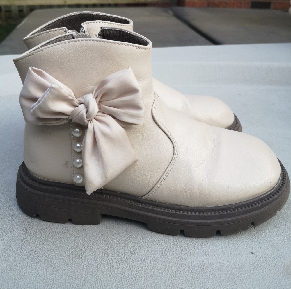 Elegant Cream Ankle Boots with Bow and Pearl Detail